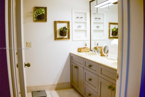 Condo in Vero Beach, Florida, 2 bedrooms  № 2059917 - photo 26