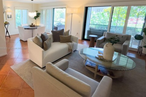 Condo in Vero Beach, Florida, 2 bedrooms  № 2059917 - photo 8