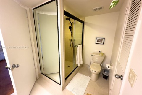 Condo in Vero Beach, Florida, 2 bedrooms  № 2059917 - photo 27