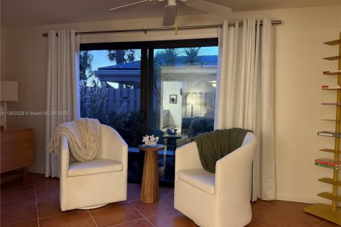 Condo in Vero Beach, Florida, 2 bedrooms  № 2059917 - photo 24