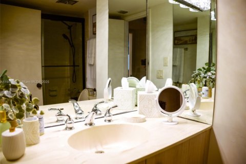 Condo in Vero Beach, Florida, 2 bedrooms  № 2059917 - photo 18