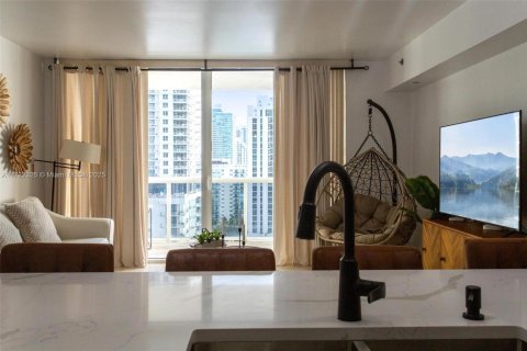 Condominio en venta en Hallandale Beach, Florida, 1 dormitorio, 78.41 m2 № 1702433 - foto 4