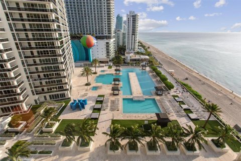 Condominio en venta en Hallandale Beach, Florida, 1 dormitorio, 78.41 m2 № 1702433 - foto 8
