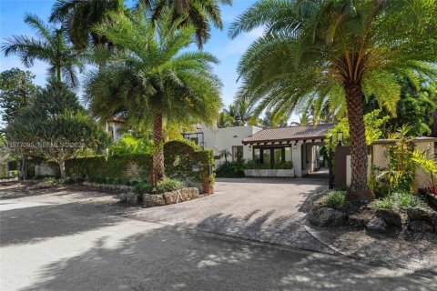 House in Miami, Florida 4 bedrooms, 269.23 sq.m. № 2042398 - photo 2