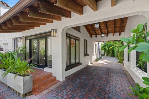 House in Miami, Florida 4 bedrooms, 269.23 sq.m. № 2042398 - photo 4