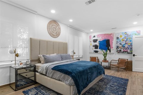 House in Miami, Florida 4 bedrooms, 269.23 sq.m. № 2042398 - photo 28