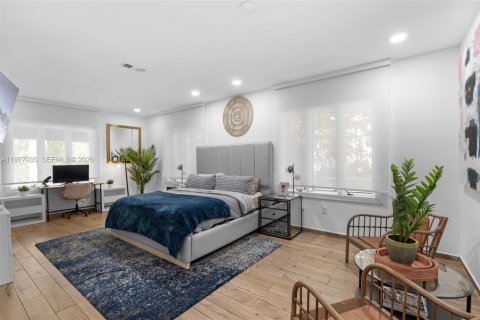 House in Miami, Florida 4 bedrooms, 269.23 sq.m. № 2042398 - photo 24