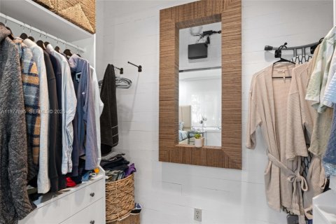 House in Miami, Florida 4 bedrooms, 269.23 sq.m. № 2042398 - photo 27