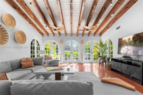 House in Miami, Florida 4 bedrooms, 269.23 sq.m. № 2042398 - photo 15