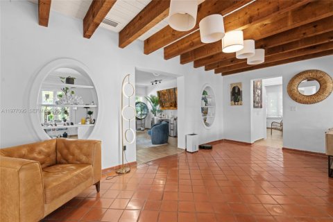 House in Miami, Florida 4 bedrooms, 269.23 sq.m. № 2042398 - photo 19