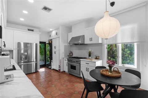 House in Miami, Florida 4 bedrooms, 269.23 sq.m. № 2042398 - photo 20