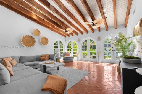 House in Miami, Florida 4 bedrooms, 269.23 sq.m. № 2042398 - photo 16