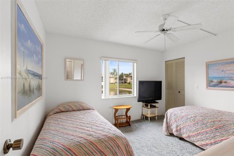 Condo in Greenacres, Florida, 2 bedrooms  № 1860919 - photo 15