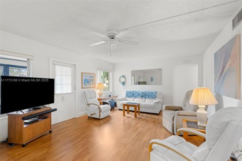 Condo in Greenacres, Florida, 2 bedrooms  № 1860919 - photo 7