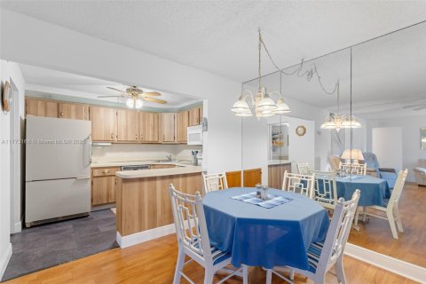 Condo in Greenacres, Florida, 2 bedrooms  № 1860919 - photo 9