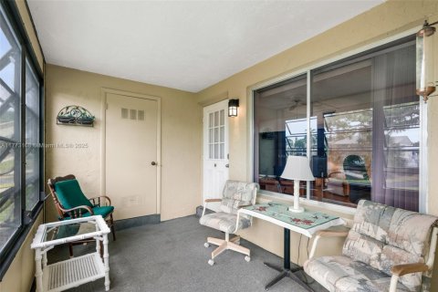 Condo in Greenacres, Florida, 2 bedrooms  № 1860919 - photo 22