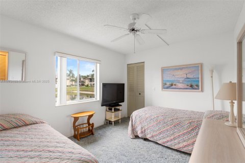 Condo in Greenacres, Florida, 2 bedrooms  № 1860919 - photo 16
