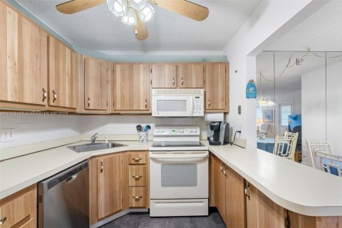 Condo in Greenacres, Florida, 2 bedrooms  № 1860919 - photo 10