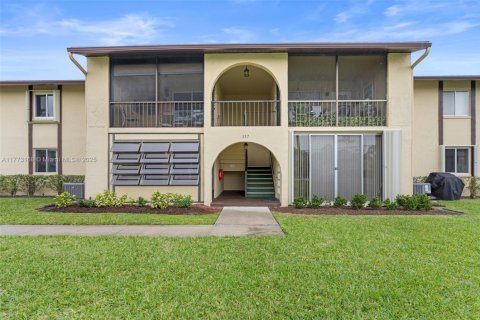 Condo in Greenacres, Florida, 2 bedrooms  № 1860919 - photo 4