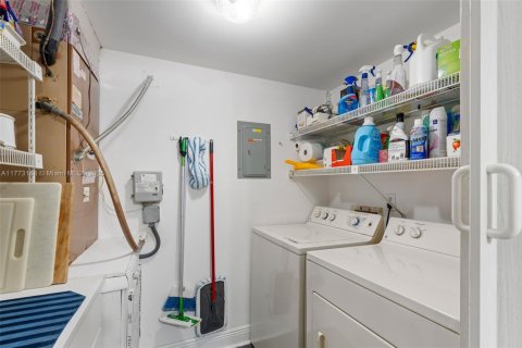 Condo in Greenacres, Florida, 2 bedrooms  № 1860919 - photo 14