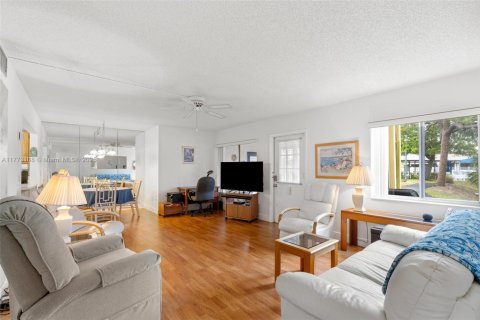 Condo in Greenacres, Florida, 2 bedrooms  № 1860919 - photo 6