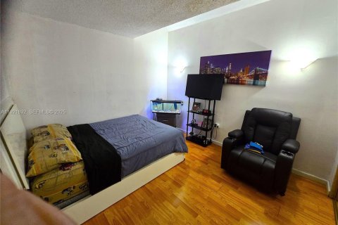 Condo in Hialeah, Florida, 2 bedrooms  № 1977136 - photo 8