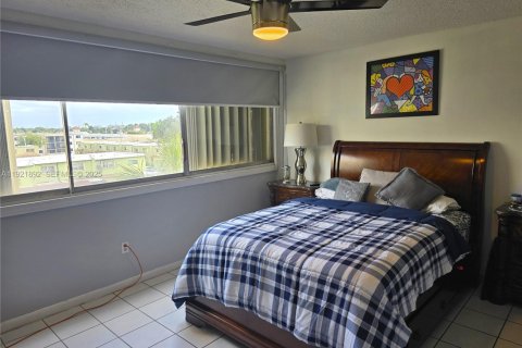 Condo in Hialeah, Florida, 2 bedrooms  № 1977136 - photo 6