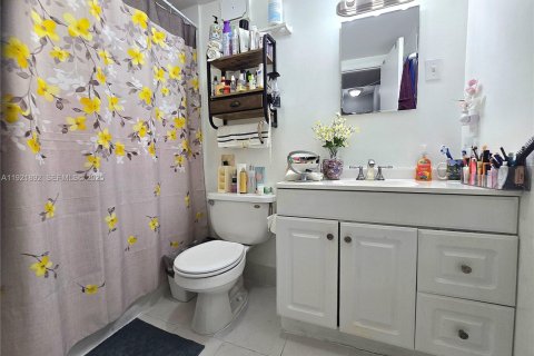 Condo in Hialeah, Florida, 2 bedrooms  № 1977136 - photo 7