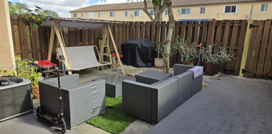 Condo in Miami, Florida, 2 bedrooms  № 1995581