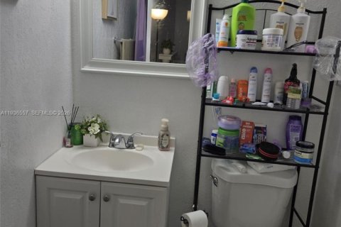 Condo in Miami, Florida, 2 bedrooms  № 1995581 - photo 7