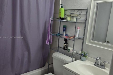 Condo in Miami, Florida, 2 bedrooms  № 1995581 - photo 9