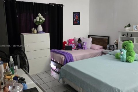 Condo in Miami, Florida, 2 bedrooms  № 1995581 - photo 10