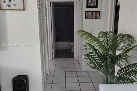 Condo in Miami, Florida, 2 bedrooms  № 1995581 - photo 2