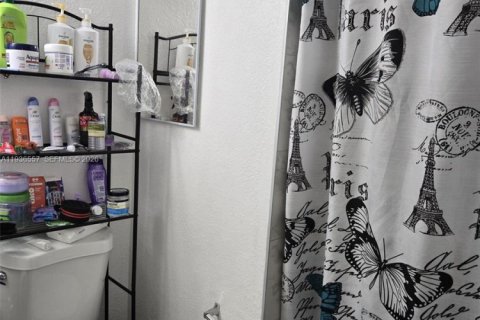 Condo in Miami, Florida, 2 bedrooms  № 1995581 - photo 8