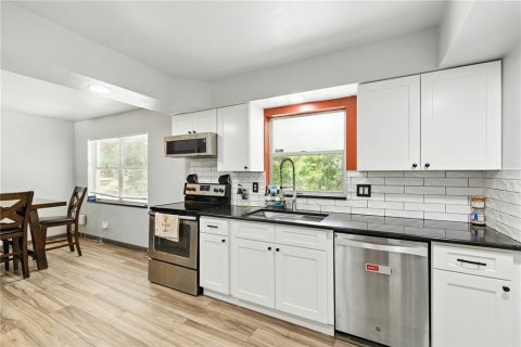 House in Ocala, Florida 3 bedrooms, 111.95 sq.m. № 1880750 - photo 8