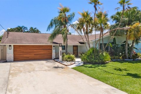 House in Tampa, Florida 3 bedrooms, 157.47 sq.m. № 2142226