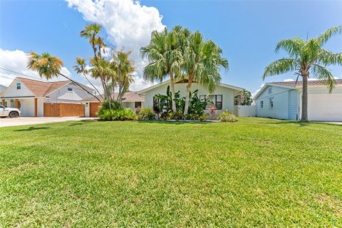 House in Tampa, Florida 3 bedrooms, 157.47 sq.m. № 2142226 - photo 3