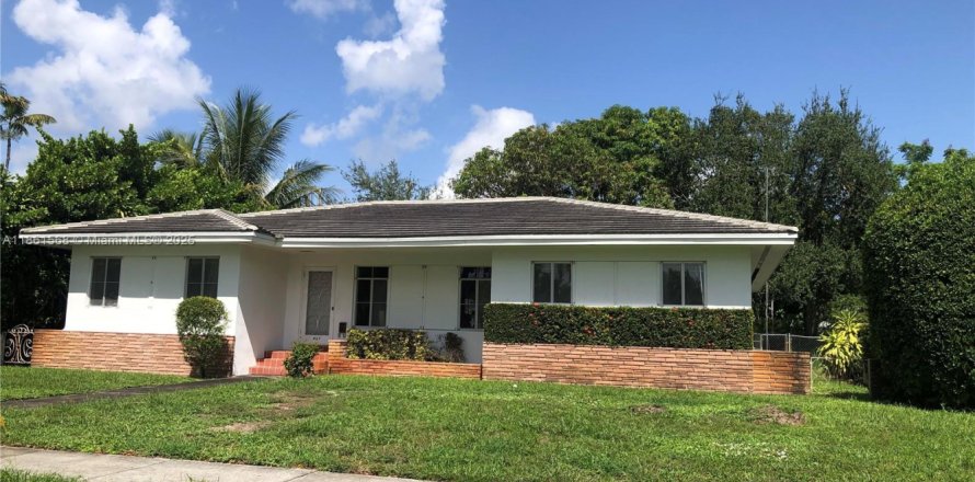 House in Miami Shores, Florida 2 bedrooms, 188.5 sq.m. № 1922455