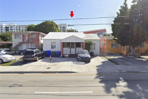 House in Miami, Florida 3 bedrooms, 139.73 sq.m. № 2013218