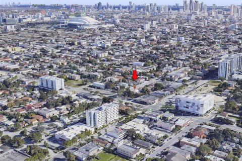 House in Miami, Florida 3 bedrooms, 139.73 sq.m. № 2013218 - photo 5