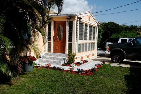 Villa ou maison à Surfside, Floride 5 chambres, 269.42 m2 № 2326662