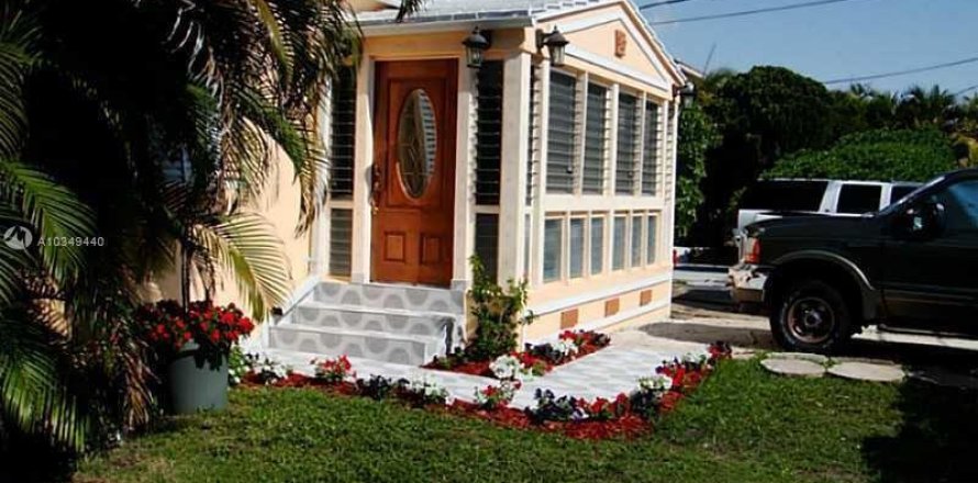 Villa ou maison à Surfside, Floride 5 chambres, 269.42 m2 № 2326662