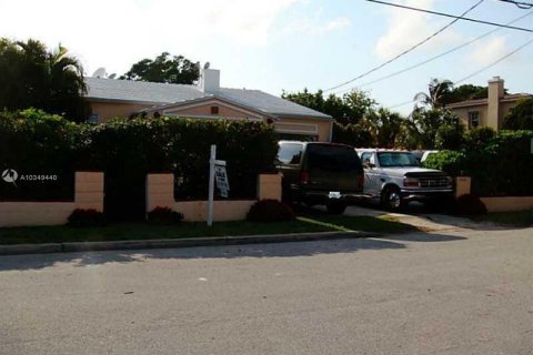 Villa ou maison à vendre à Surfside, Floride: 5 chambres, 269.42 m2 № 2326662 - photo 27
