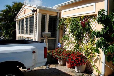 Villa ou maison à vendre à Surfside, Floride: 5 chambres, 269.42 m2 № 2326662 - photo 3