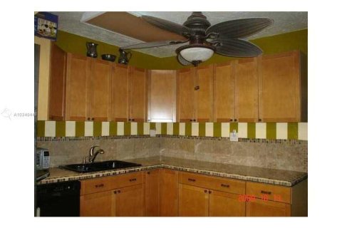 Villa ou maison à vendre à Surfside, Floride: 5 chambres, 269.42 m2 № 2326662 - photo 16