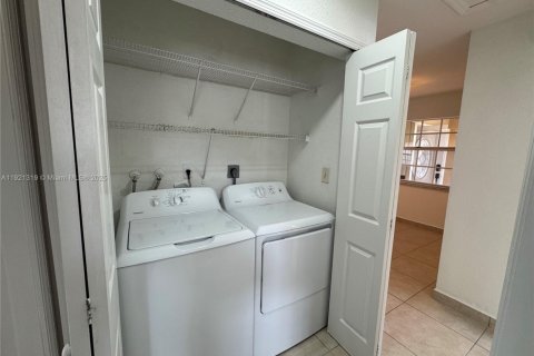 Купить виллу или дом в Майами, Флорида 3 спальни, 147.62м2, № 1976100 - фото 12