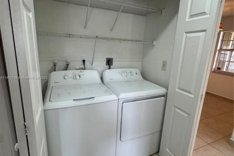 Купить виллу или дом в Майами, Флорида 3 спальни, 147.62м2, № 1976100 - фото 13