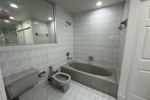 Купить виллу или дом в Майами, Флорида 3 спальни, 147.62м2, № 1976100 - фото 24