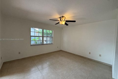 Купить виллу или дом в Майами, Флорида 3 спальни, 147.62м2, № 1976100 - фото 9