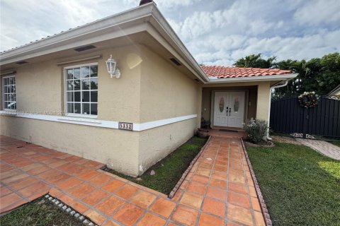 Дом в Майами, Флорида 3 спальни, 147.62м2 № 1976100